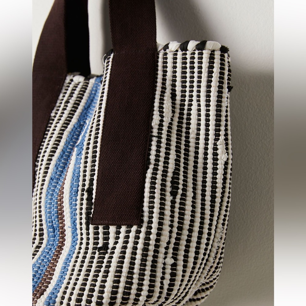 NWT - Driftwood Rug Tote Bag - Picture 4 of 5